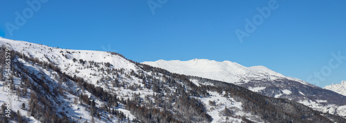 Rhône-Alpes - Savoie - Valmeinier - Vue sur la Sétaz des prés montagne enneigée