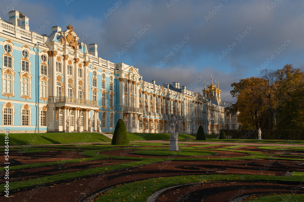 Obraz premium View of the Catherine Palace and the palace church in the Catherine Park in Tsarskoye Selo in the sunny autumn day, Pushkin, St. Petersburg, Russia