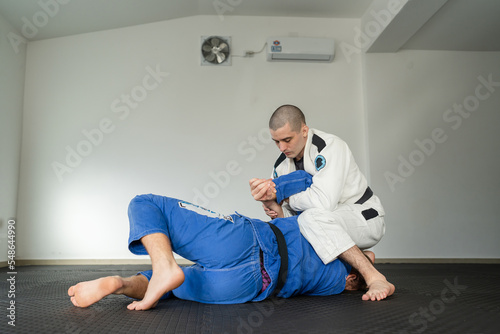 Brazilian jiu jitsu armbar kimura submission arm lock BJJ