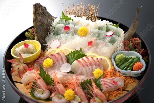 ヒラメの刺身の盛り合わせ・和食・日本料理	
