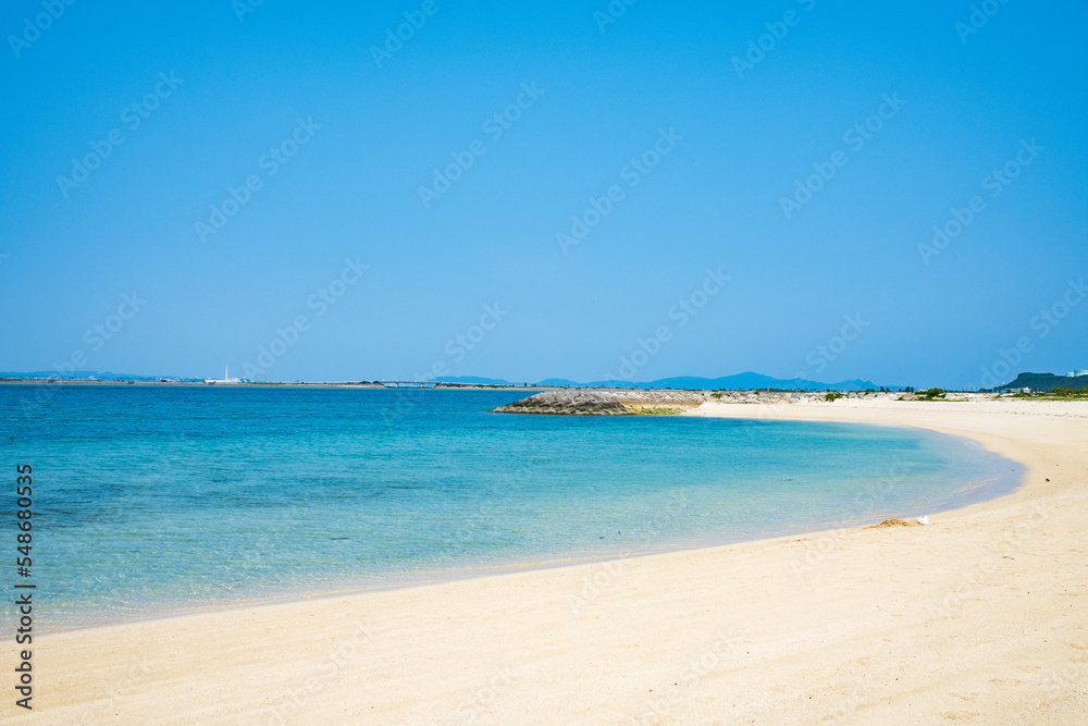 沖縄・浜比嘉ビーチの海と砂浜