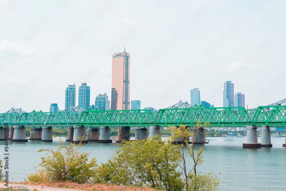 Naklejka premium 서울 노들섬에서 보이는 여의도