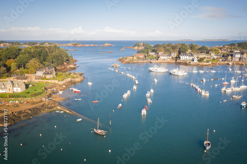 le port de ploumanac'h dans les cotes d'armor