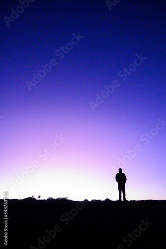 silueta al atardecer, patagonia, argentina