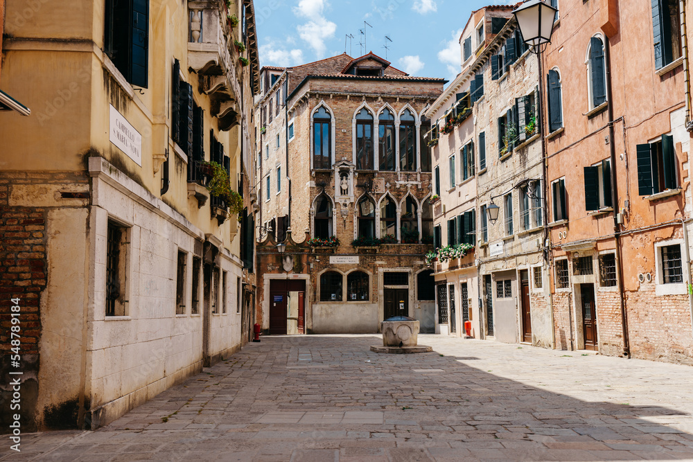 Cozy Venetian courtyard with a well