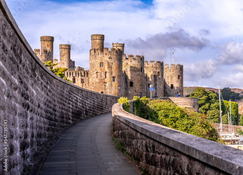 Obraz na płótnie Conwy Castle, the awesome landmark medieval fortress in Wales, UK captured n the morning w salonie