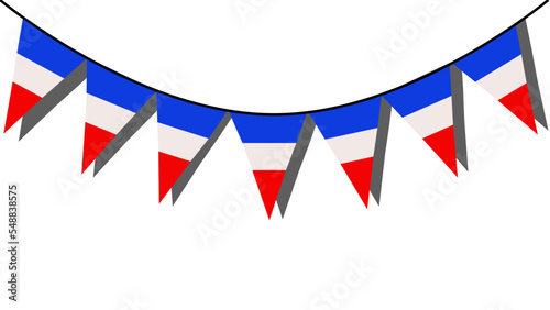 Banderines en forma de triangulo con la bandera de Francia sobre una pared blanca haciendo sombra. Banderas de Francia.