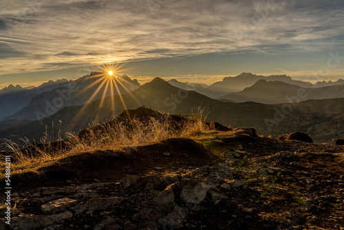 Dolomity,przełęcz , góry , dolomity, Włochy, Alpy, Tyrol, Passo Gardena