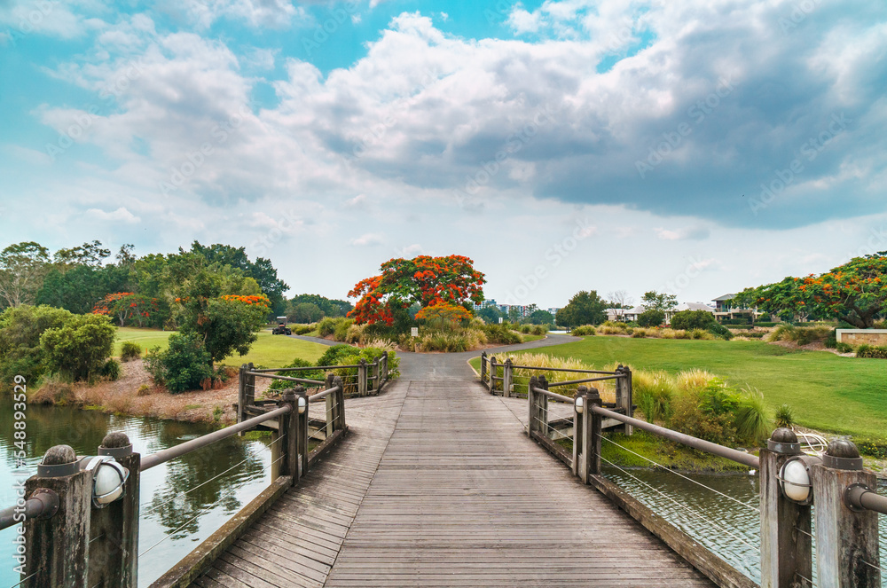 Obraz premium Beautiful old boardwalk at the Glades Golf Course, one of Australia’s most prestigious resort golf courses in Queensland, Gold Coast. Designed by Australian golfing icon, Greg Norman.