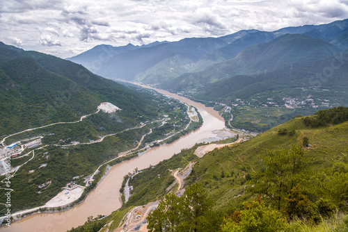 Yangtzi river from Tiger Leaping Gorge, Yunnan province, China. Dangerous cliff edge, hiking concepts