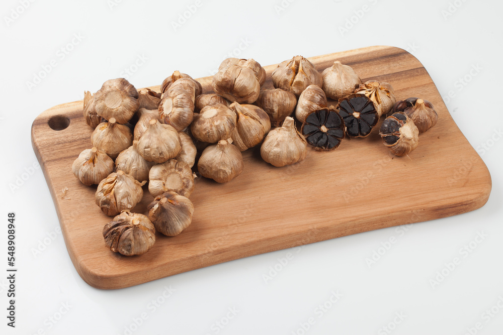 black garlic made from fermentation
발효하여 만든 흑색의 마늘. black garlic made from fermentation
발효하여 만든 흑색의 마늘.