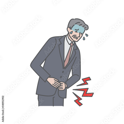 突然の腹痛に冷や汗をかいて苦しむシニア男性