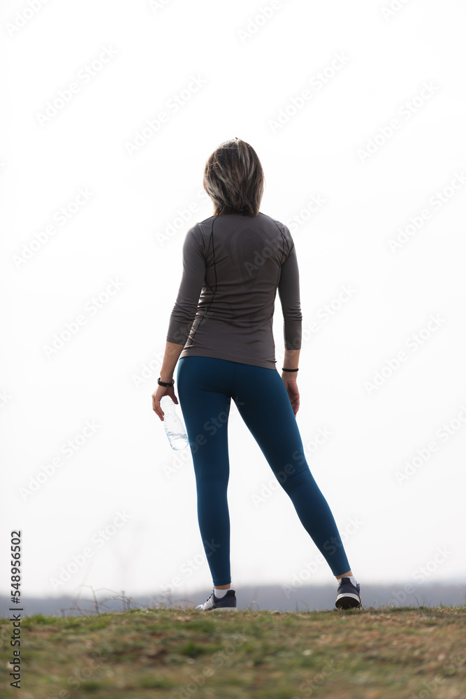 © qunica.com - Standing and taking a break