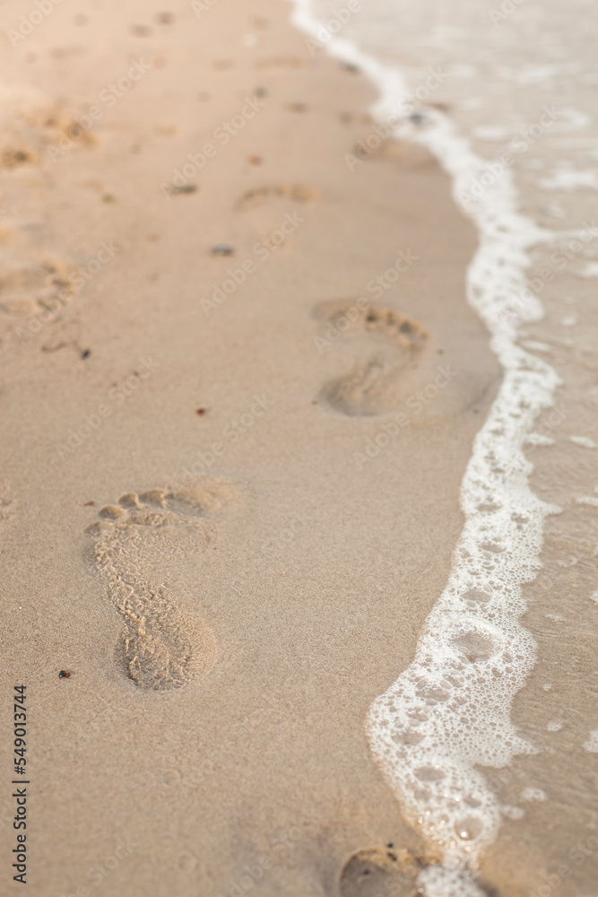 Fußspuren im Sand. Abdruck am Ufer.
Footprints in the sand. Footprint on the shore. Fußspuren im Sand. Abdruck am Ufer.
Footprints in the sand. Footprint on the shore.