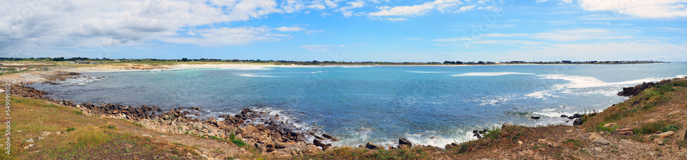 La pointe de La Torche is a top surfing spot in Brittany for surfing. The turquoise color of the sea and the white sand beach will make you believe that you are in the Caribbean Sea