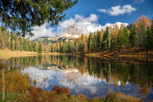 Fototapeta Naklejka Na Ścianę i Meble -  Beautiful autumn landscape in the mountains - lago antorno in italian dolomites