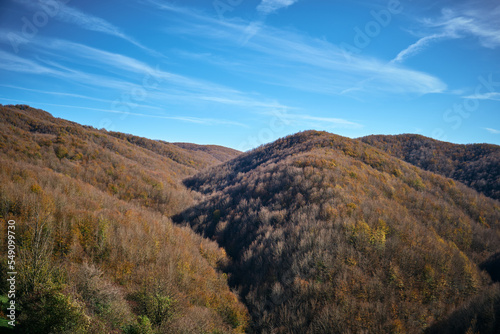 Landscape of tuscan mountains in autumn with blue sky and contrails © Francesco