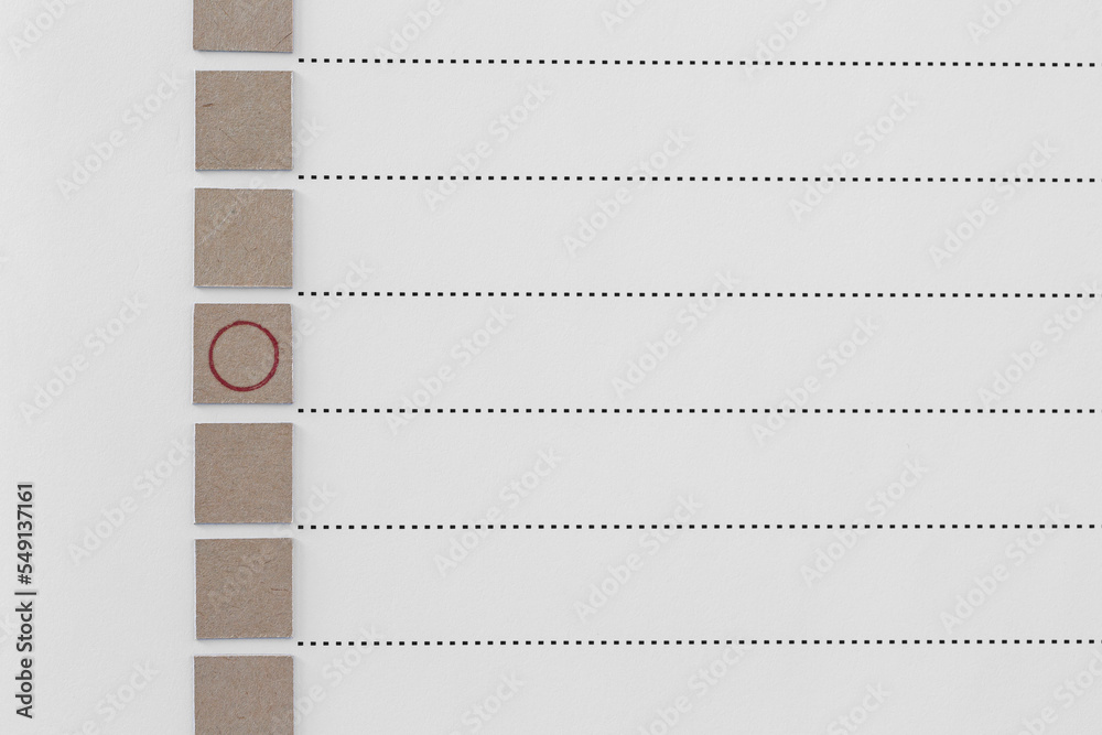 Obraz premium The circle you choose on the white paper
