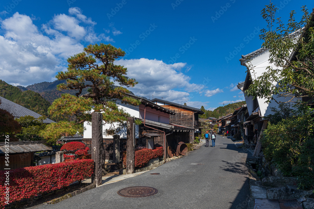 秋の 中山道 妻籠宿（長野県 南木曽町）
