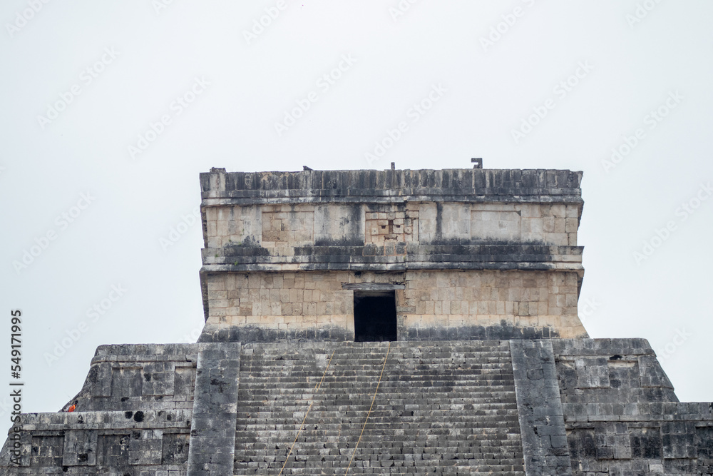 Pirámide maya de Kukulcán El Castillo en Chichén Itzá, México en merida yucatan - obrazy, fototapety, plakaty 