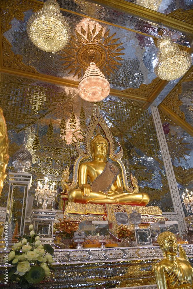 goldene Buddhastatuer