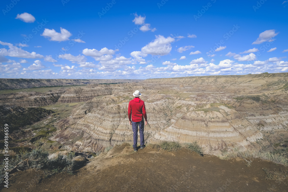 The name of this site is due, according to the legend, to a great number of horse trafficking stolen in these canyons..Such a monumental work of art was created by one of the many tributaries of the R