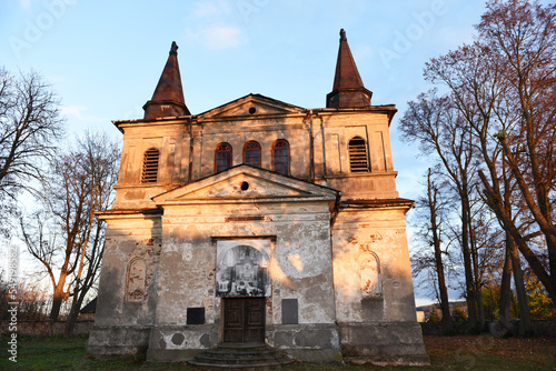 Grzymałków opuszczony kościół świętokrzyskie
