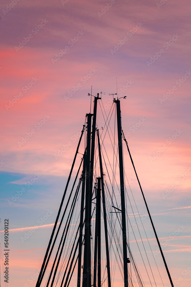 Obraz premium ship at sunset