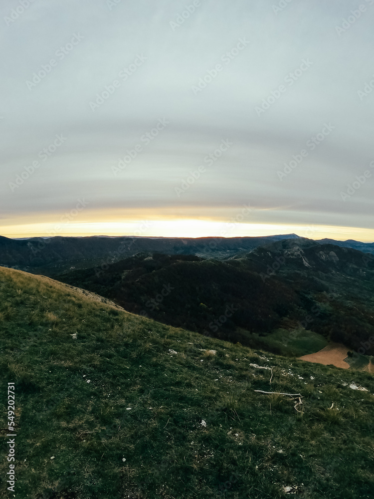 Obraz premium sunset in the mountains