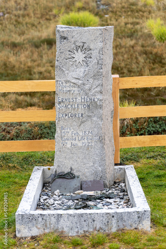Bild auf Leinwand Grab von Sir Ernest Shackleton auf dem Friedhof Grytvikens in Südgeorgien