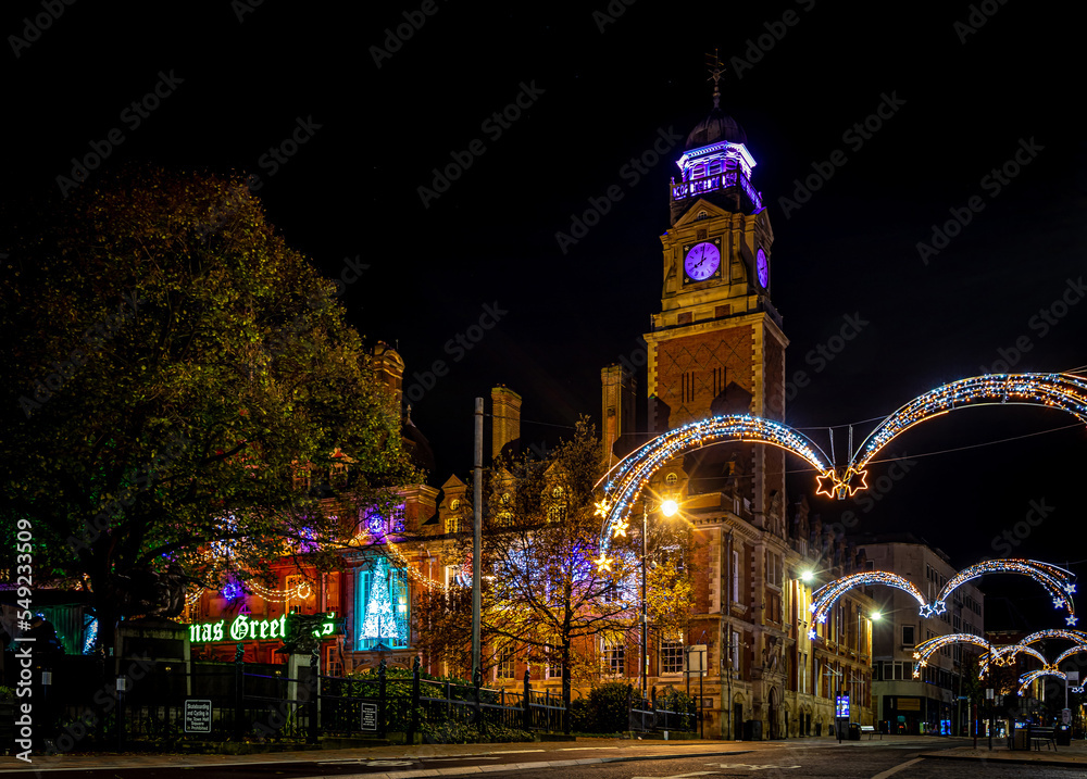 Fototapeta premium View of Leicester town hall square in the night decorated for Christmas time