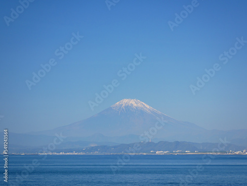 日本、神奈川県、秋、江ノ島から見る富士山