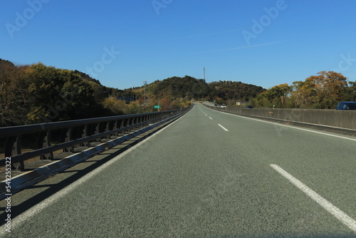 秋の高速道路
