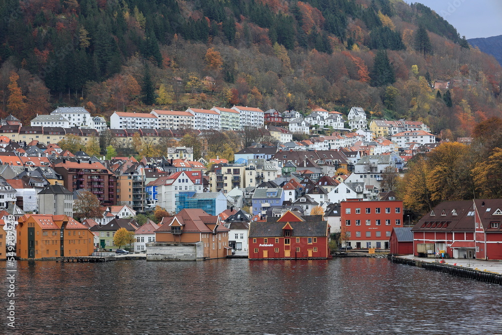 Blick vom Hafen auf die Stadt Bergen in Norwegen