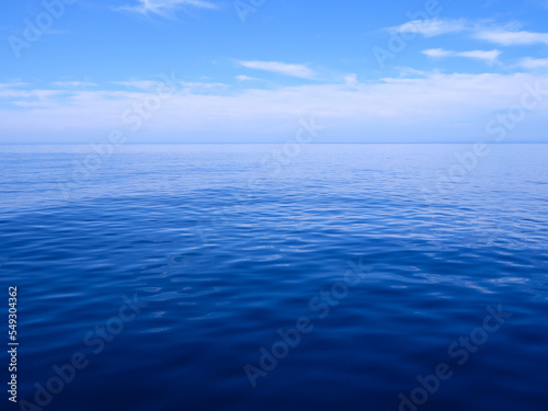 海と青空 © makieni