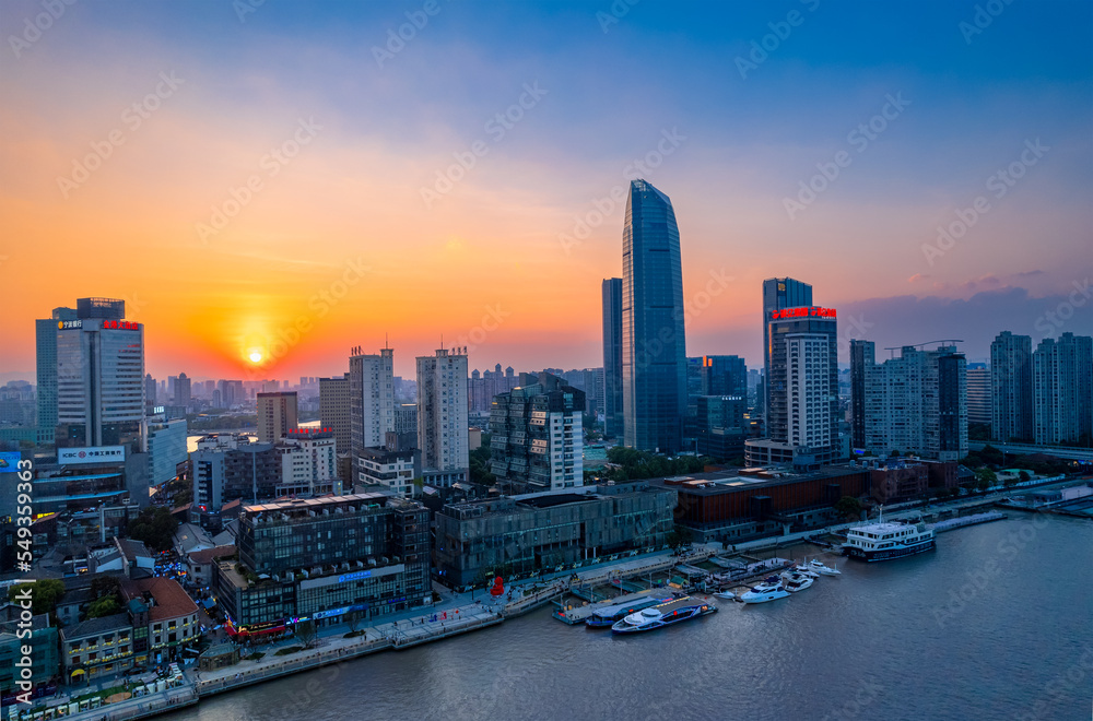 Obraz premium Night view of the Old Bund at Sanjiangkou, Ningbo, Zhejiang province, China