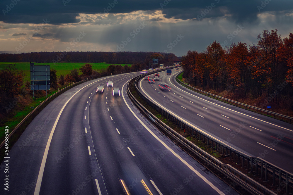 Langzeitbelichtung - Autobahn - Strasse - Traffic - Travel - Background - Line - Ecology - Highway - Night Traffic - Long Exposure - Cars Speeding - Lights - Sunset - High quality photo