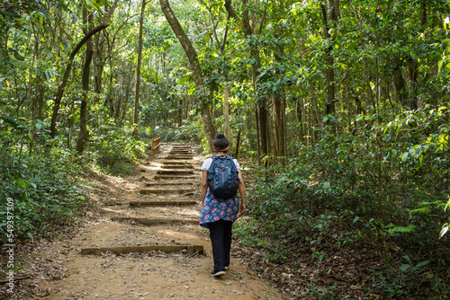 Mulher na Trilha do Pai Zé - SAO PAULO, SP, BRAZIL - NOVEMBER 13, 2022: Woman walking on Pai Zé trail, which leads to Jaragua peak, in Jaragua State Park.