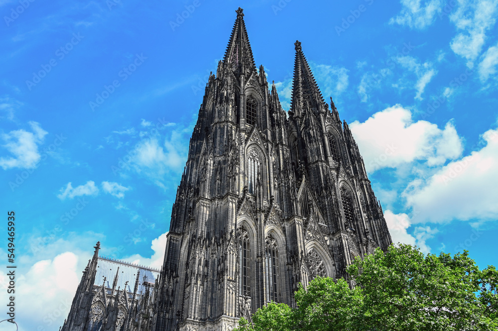 Cologne Cathedral, Germany. Catholic Cathedral of Saint Peter in Köln is Germanay's most visited landmark. Second tallest church in Europe.  - obrazy, fototapety, plakaty 