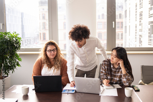 Canvas Print Concentrated group of young people work in a office, with laptop