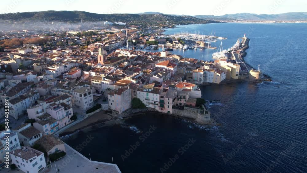 vue aérienne matinale sur Saint-Tropez - Var Sud France