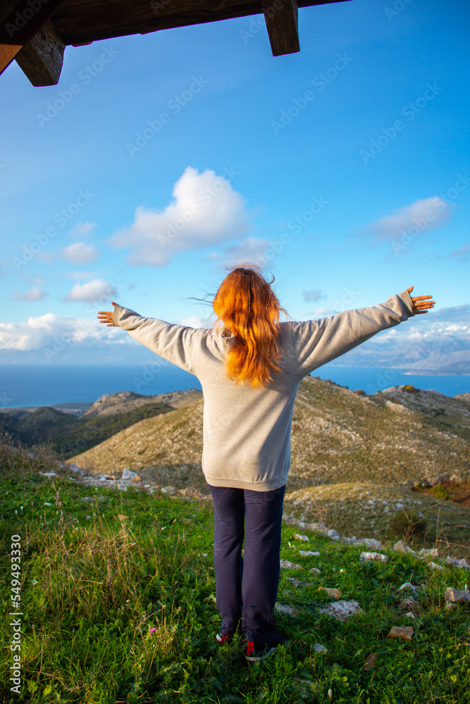 woman looking on the top of the mountain