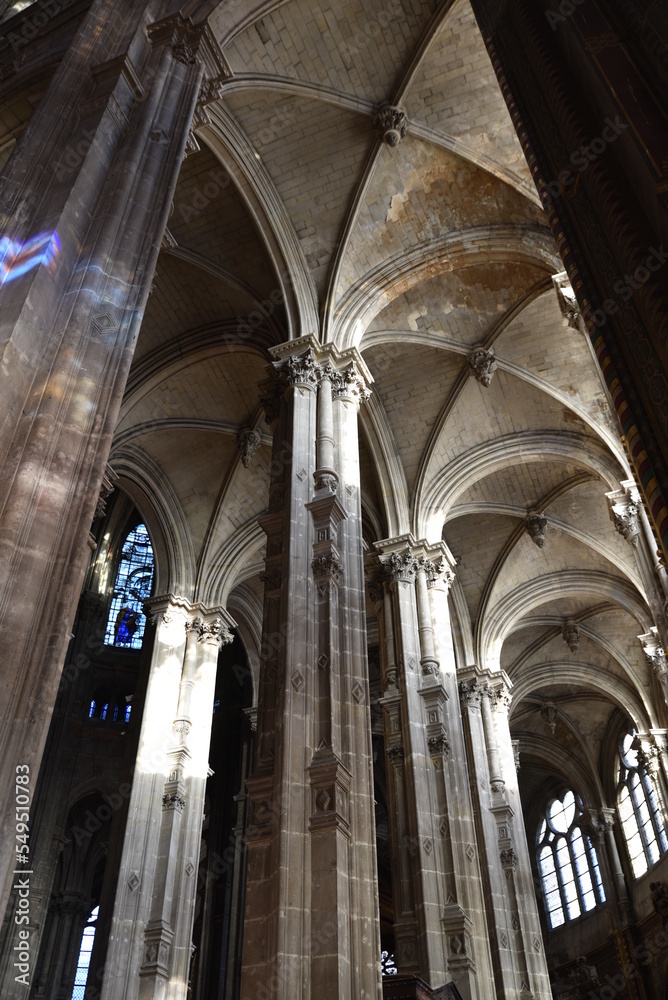 Voûtes gothiques de Saint-Eustache à Paris. France