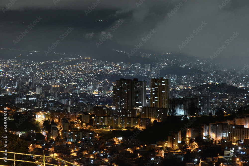 Fotografía nocturna en la ciudad de Medellín - Colombia