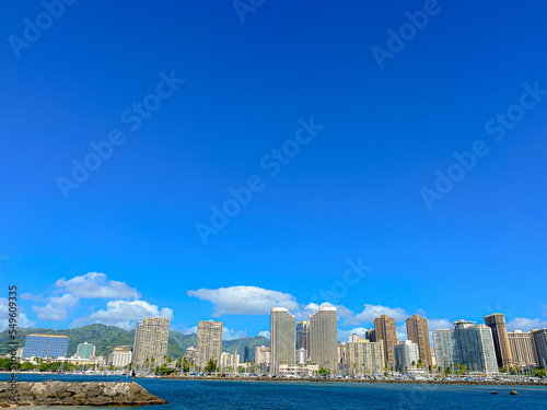 [Hawaii] Cityscape in beautiful blue sky © hawaii memo.