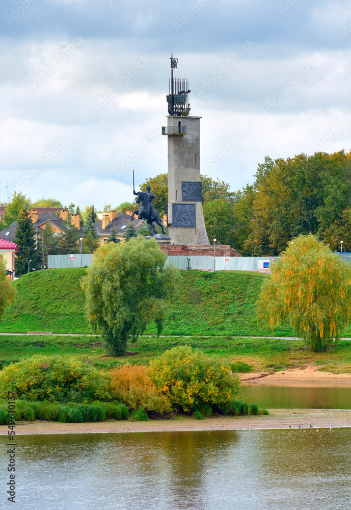 Obraz premium Victory Monument on the bank of the Volkhov River