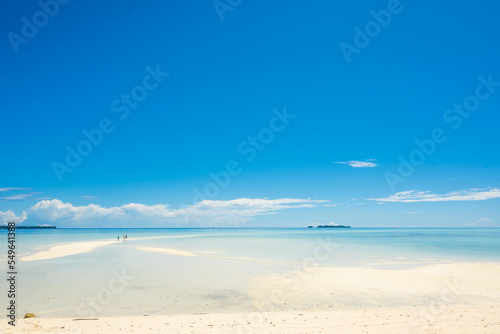 This place is called “Long Beach” in Palau, because a long white sandy road gradually appears on the sea at low tide 