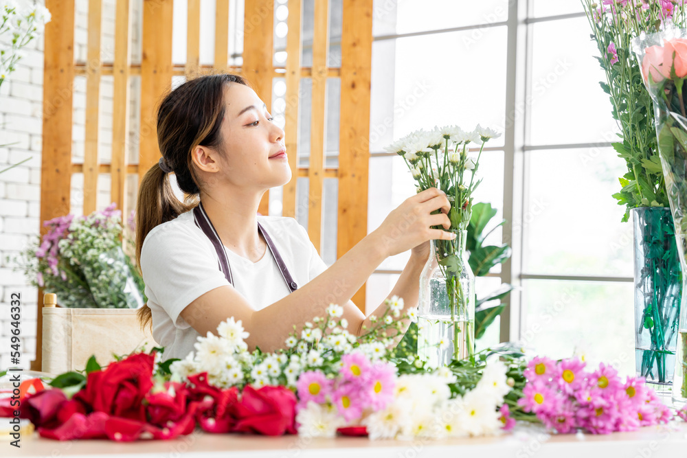 group of female florists Asians are arranging flowers for customers who come to order them for various ceremonies such as weddings, Valentine's Day or to give to loved ones. group of female florists Asians are arranging flowers for customers who come to order them for various ceremonies such as weddings, Valentine's Day or to give to loved ones.