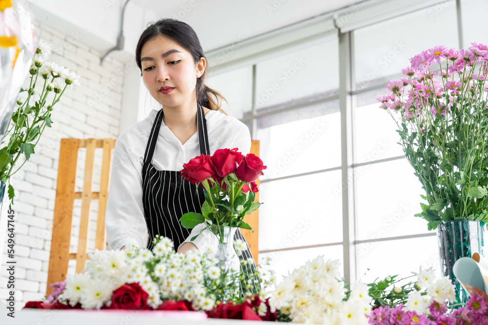 group of female florists Asians are arranging flowers for customers who come to order them for various ceremonies such as weddings, Valentine's Day or to give to loved ones.