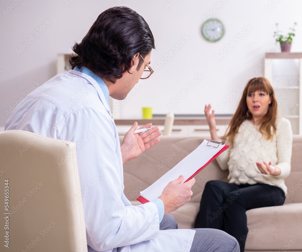 Obraz premium Young female patient discussing with male psychologist personal